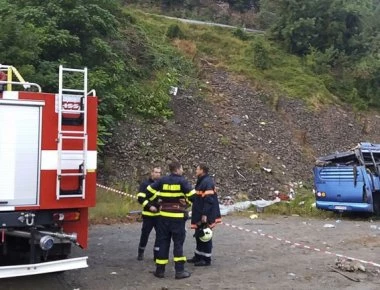 Βουλγαρία: Στους 16 ανέρχονται οι νεκροί από την ανατροπή λεωφορείου - Εθνικό πένθος κηρύχθηκε για την Δευτέρα